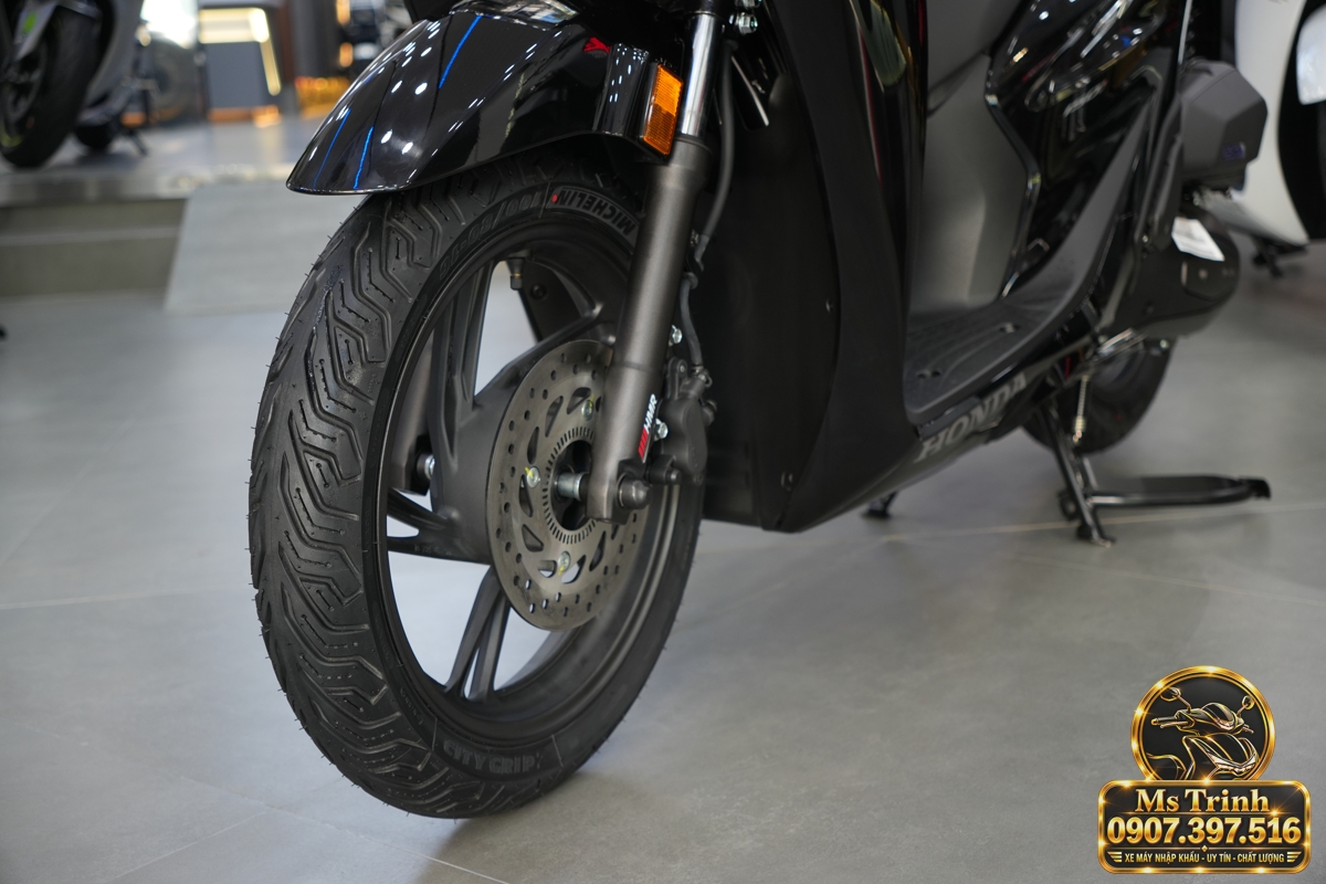 Honda SH150i Ý đen bóng 2027 tại Gia Lai - Sơn bóng lịch sự, tiện ích cho mỗi ngày