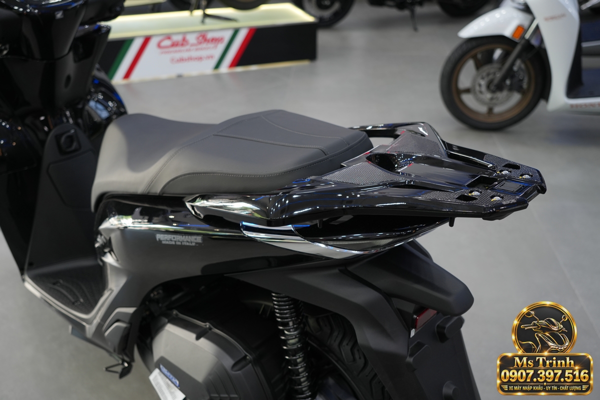 Honda SH150i Ý đen bóng 2027 tại Gia Lai - Sơn bóng lịch sự, tiện ích cho mỗi ngày