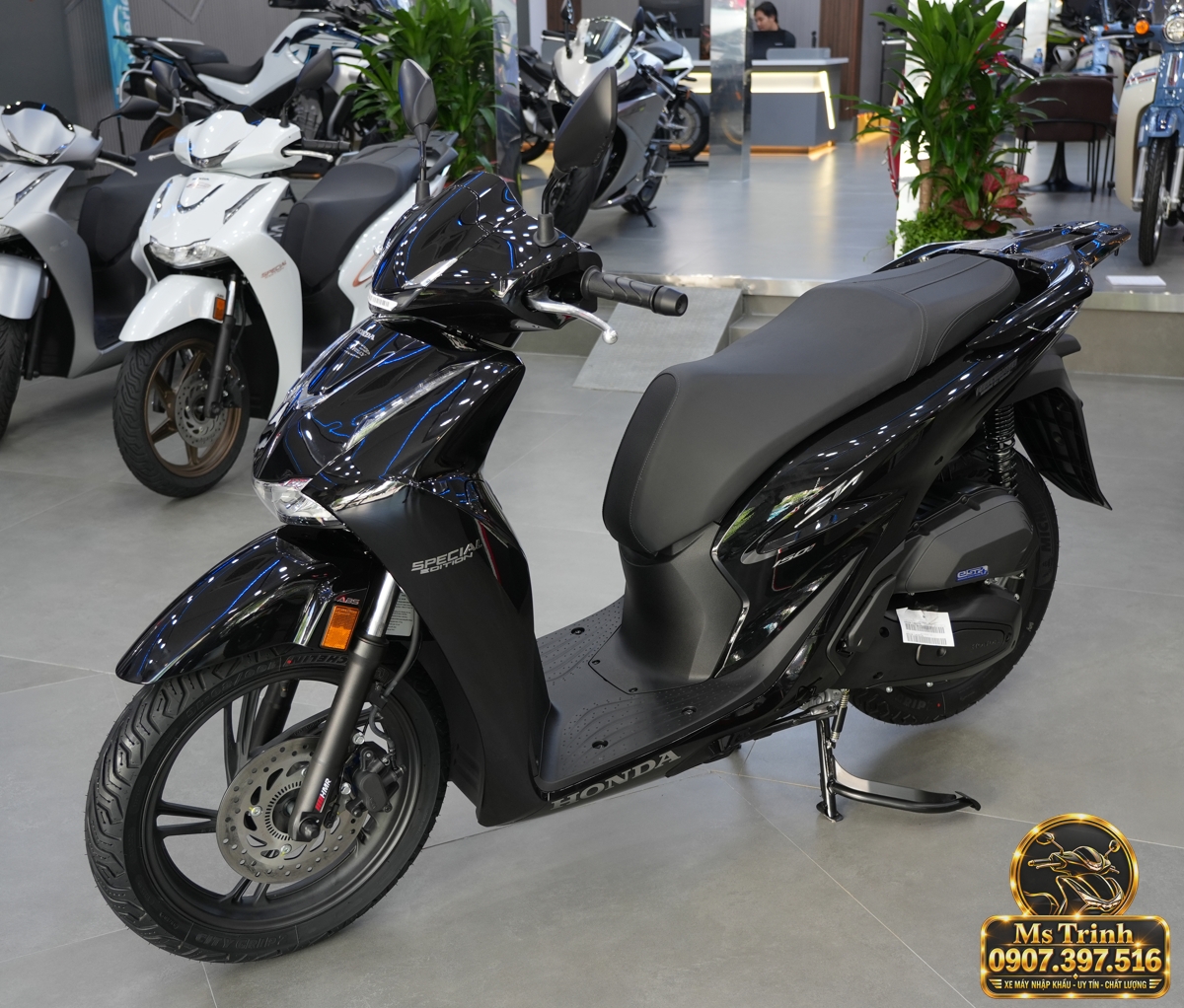 Honda SH150i Ý đen bóng 2027 tại Gia Lai - Sơn bóng lịch sự, tiện ích cho mỗi ngày