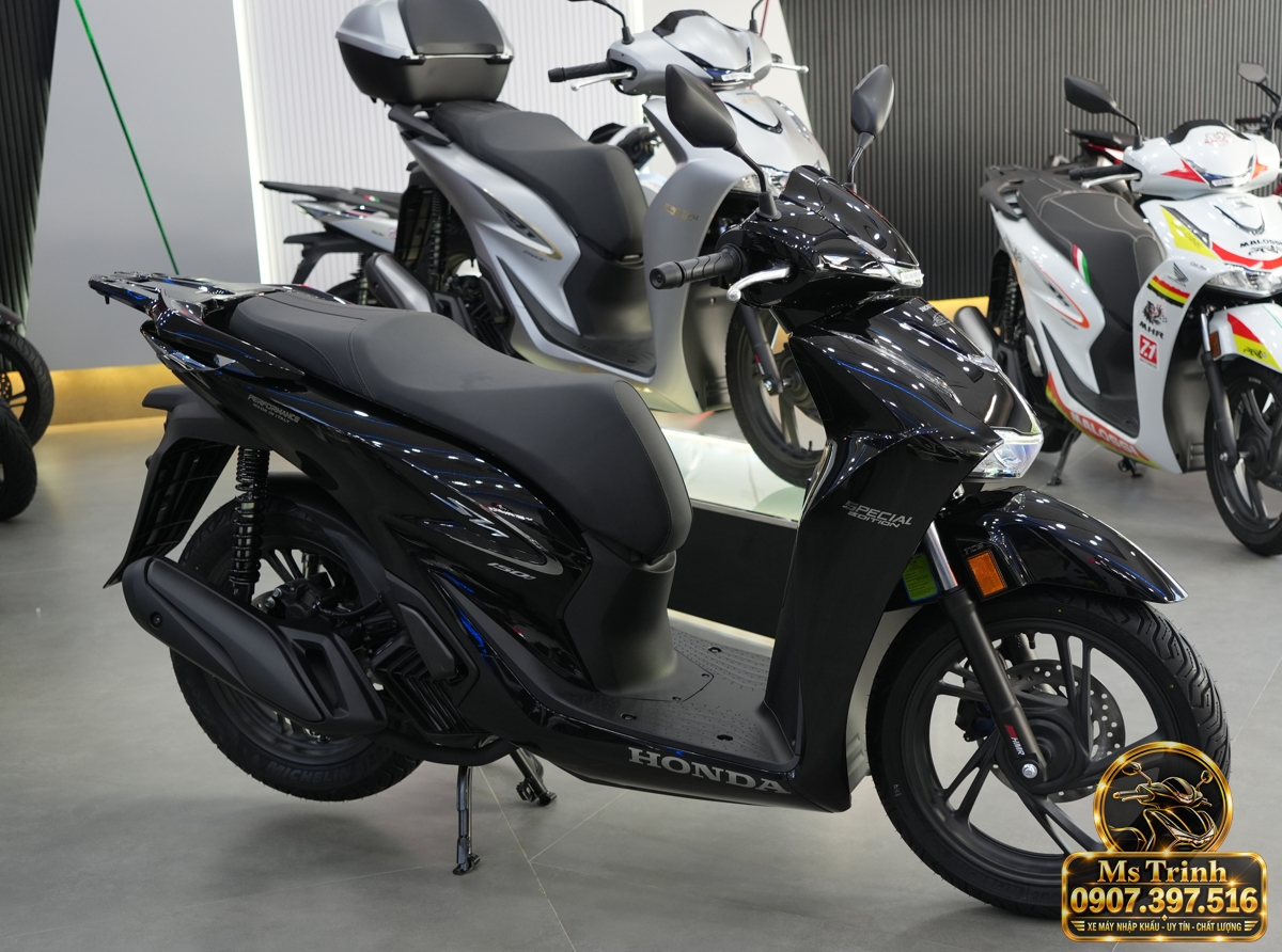 Honda SH150i Ý đen bóng 2027 tại Gia Lai - Sơn bóng lịch sự, tiện ích cho mỗi ngày