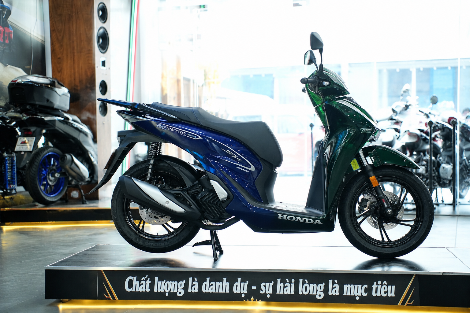 Honda SH150i Vetro Green - Sapphire tại Gia Lai: SH Ý Limited 200 xe