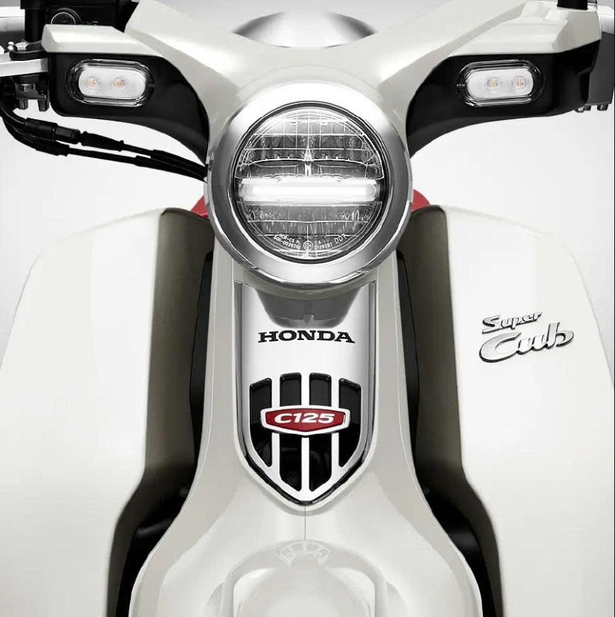 Honda Super Cub 125 Custom Edition Thái Lan 2025 màu trắng tại Gia Lai
