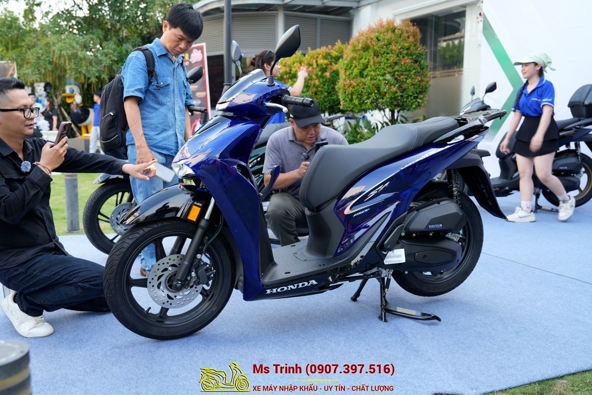 Honda SH150 Vetro Blue 2026 Limited Edition - Siêu phẩm SH Ý dàn áo xanh trong suốt cực hiếm tại Gia Lai