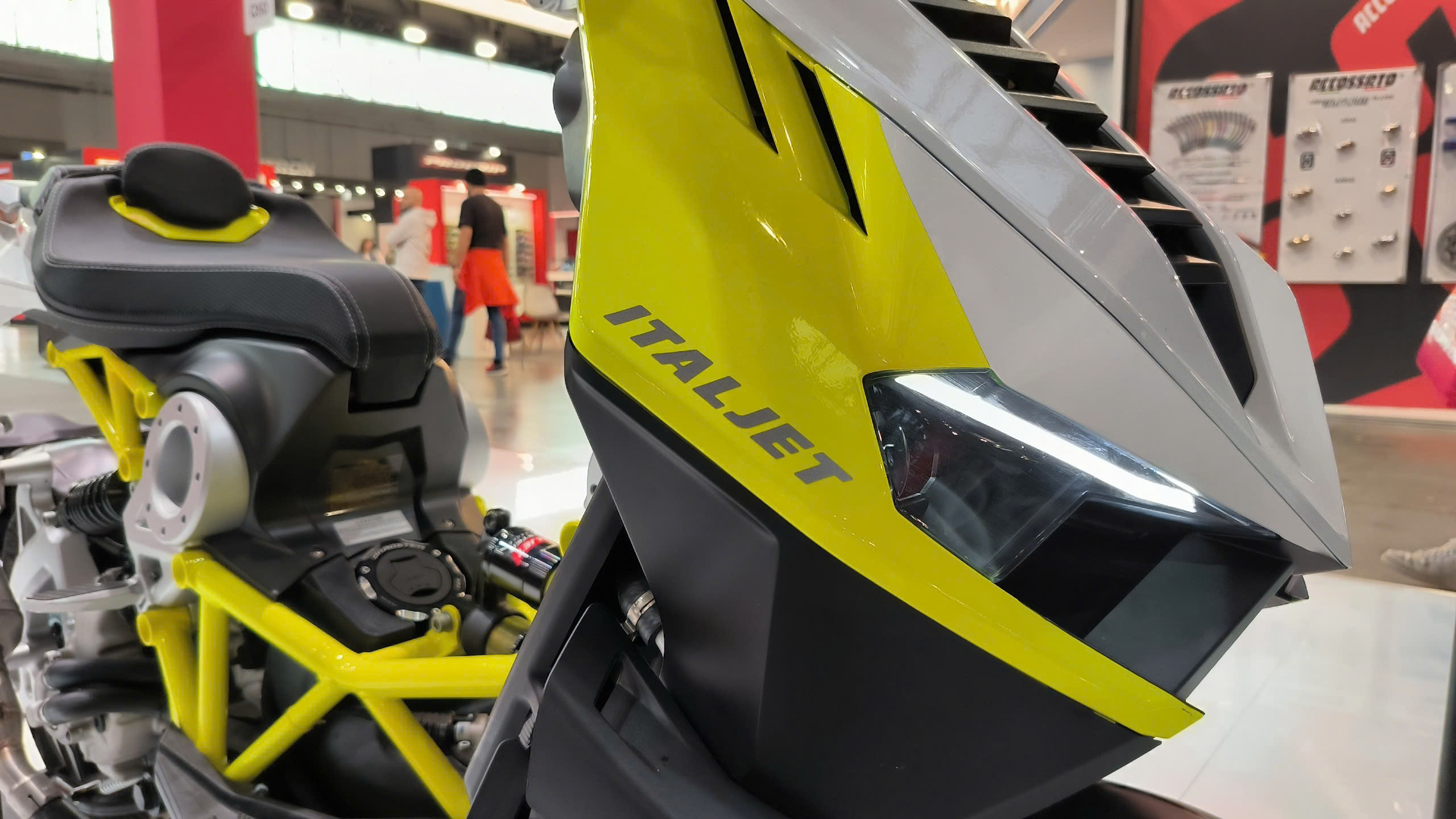 Italjet Dragster 300, Xe Tay Ga Thể Thao Thương Hiệu Từ Italy tại Gia Lai