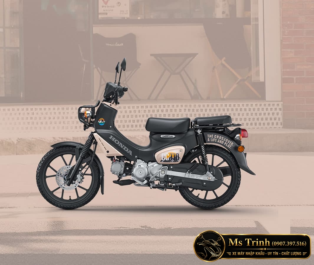 Honda CC110 Special Edition 2026 nhìn ngang nổi bật tem xe và phối màu riêng